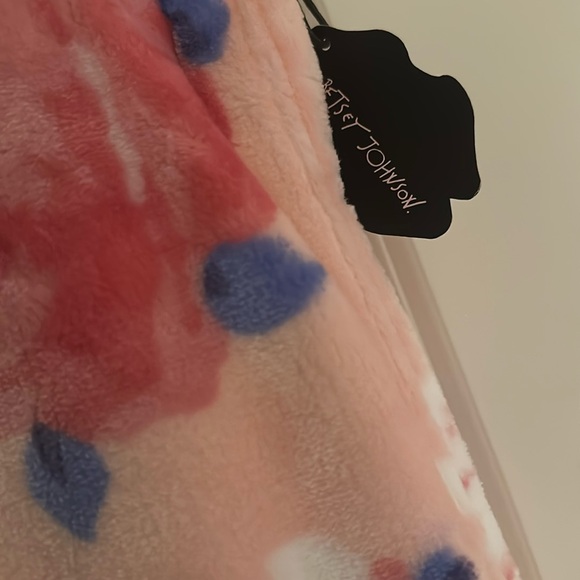 BETSEY JOHNSON TWIN xl ULTRA SOFT PLUSH BLANKET - Picture 9 of 14